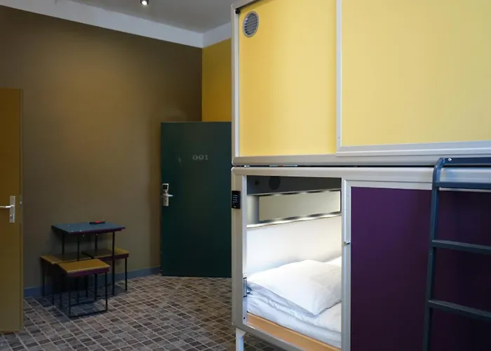 Five Elements And Capsules Frankfurt Ostello *