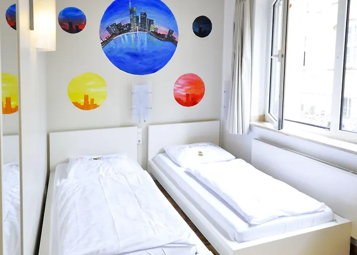 Five Elements And Capsules Frankfurt Francoforte sul Meno