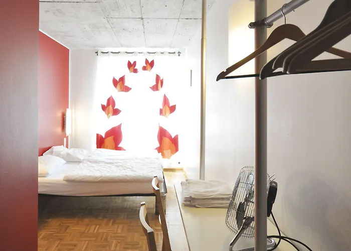 Five Elements And Capsules Frankfurt Albergue
